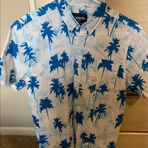 Men’s buttoned up shirt